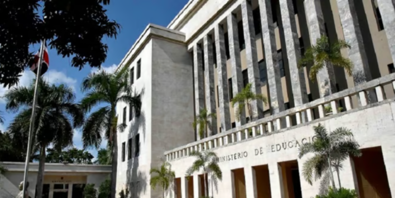 Más de 30 docentes desvinculados por "acoso sexual" en año escolar 2023-2024 2 Más de 30 docentes desvinculados por «acoso sexual» en año escolar 2023-2024