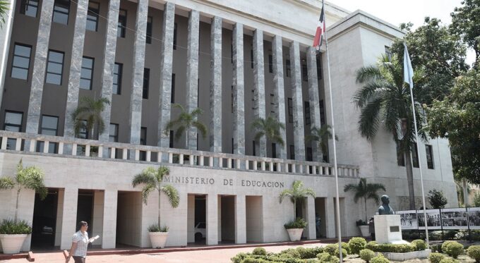 El Minerd dice desvinculó 600 docentes por «faltas graves» 1 Ministerio de educacion e1731673610997