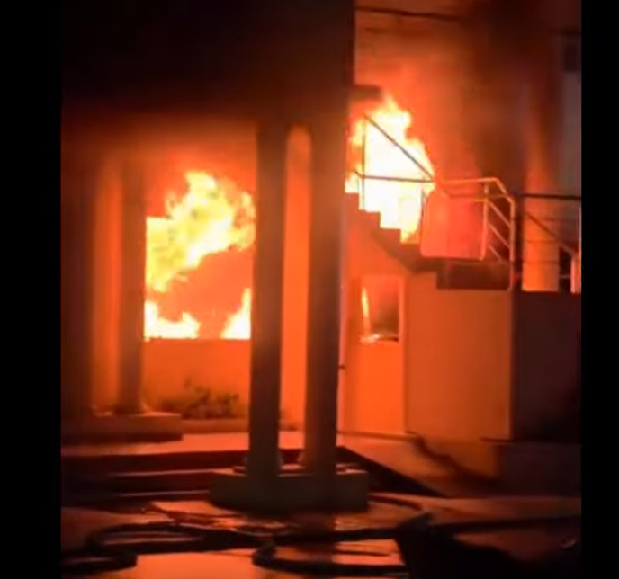 Incendio en cuartel policial de Santiago Rodríguez deja al comandante con quemaduras graves
