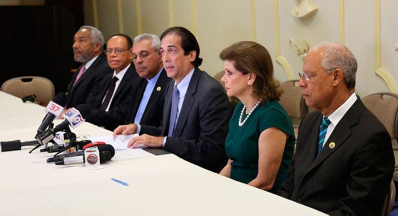 Destituyen 4 y sancionan 7 por caso falsos graduandos plan alfabetización 1 Falso graduando Plan Quisquella 2016 FE
