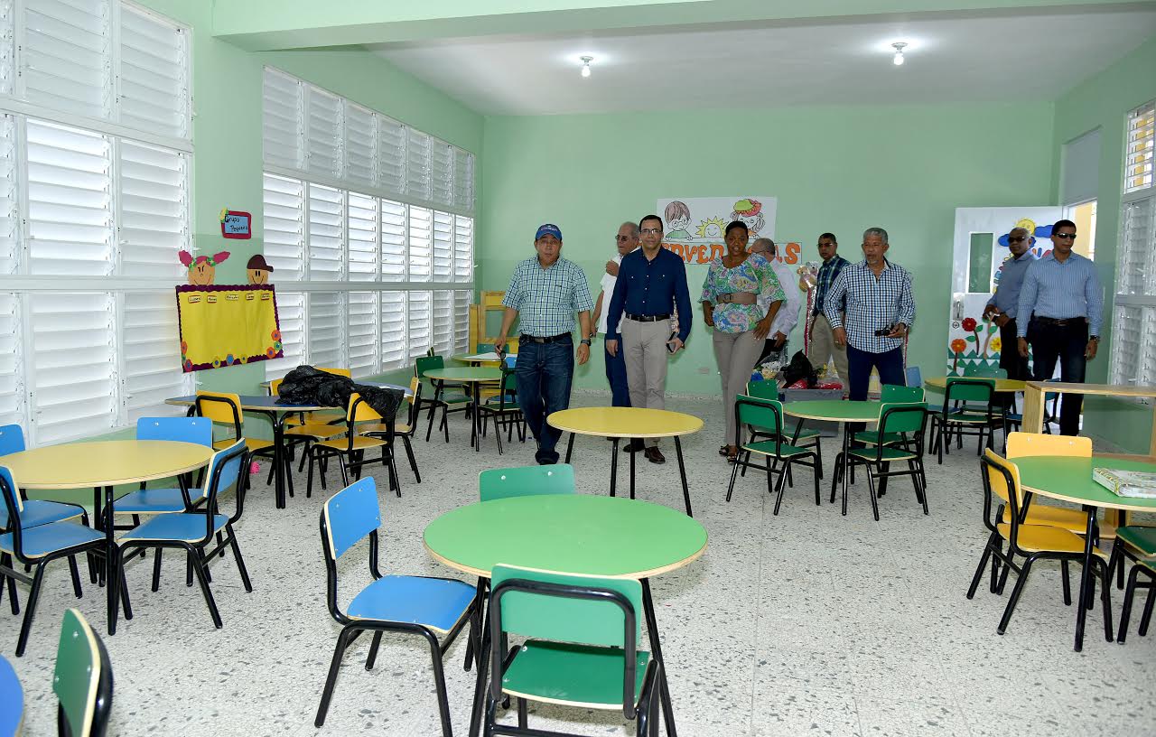 Mas de dos millones de estudiantes vuelven este lunes a clases en la RD 1 Mas de dos millones de estudiantes vuelven este lunes a clases en la RD