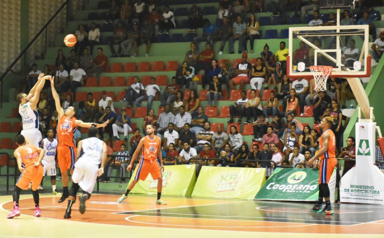 CPA toma delantera serie semifinal de baloncesto 2 CPA toma delantera serie semifinal de baloncesto
