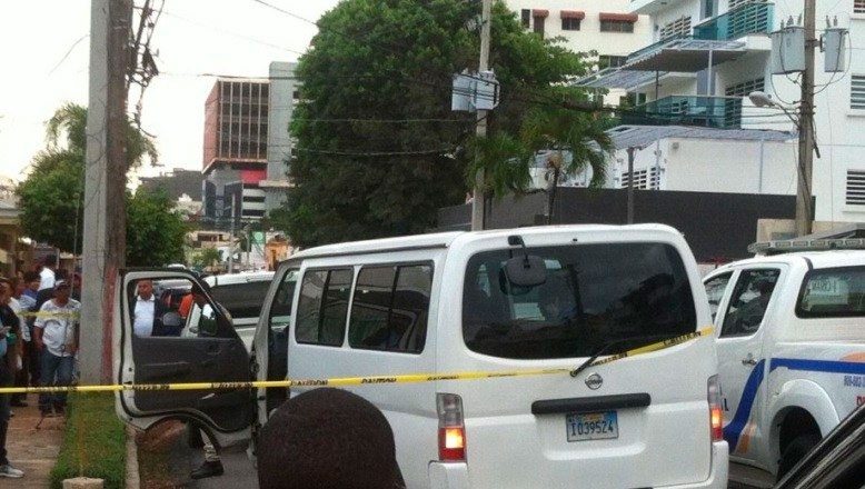 Vídeo muestra momento en que matan a una mujer en el Evaristo Morales 1 Asesinato Mujer 2017 FE