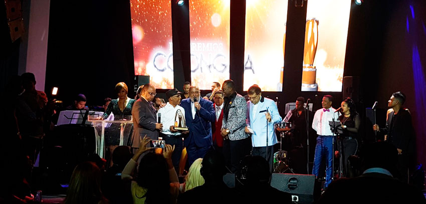 Entregan galardón Gran Conga de la Salsa a Cuco Valoy 1 Ramon Orlando Premios Conga