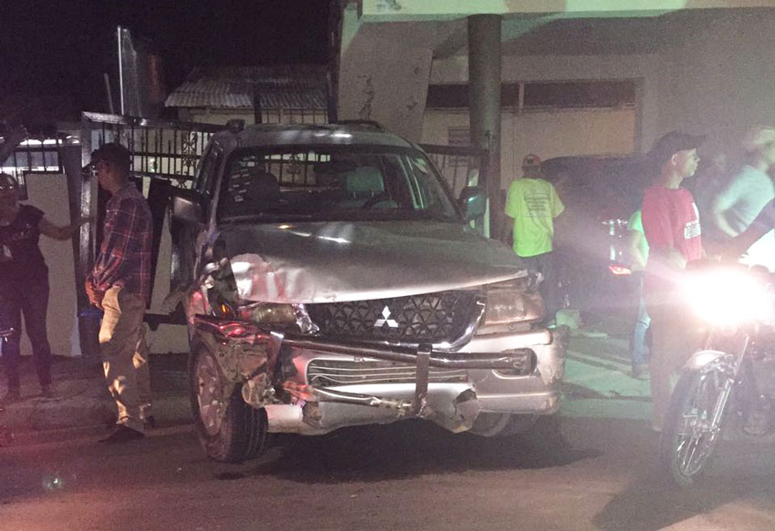 Vehículo crea pánico 1 Accidente Hospital Carlos 1