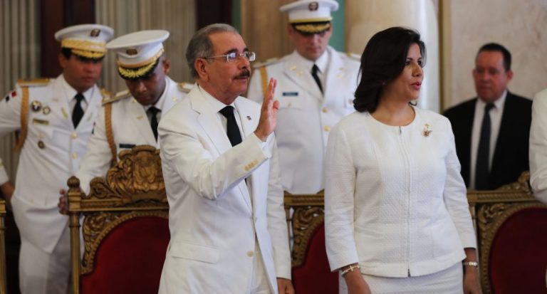 Danilo Medina responde a periodistas con una breve frase: “Yo hablo” 3 Danilo Medina responde a periodistas con una breve frase: “Yo hablo”