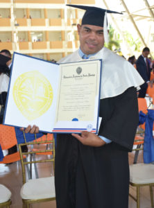 UASD: Centro Mao gradúa 324 nuevos profesionales 4 UASD graduacion 2017 Miguel Genao 6