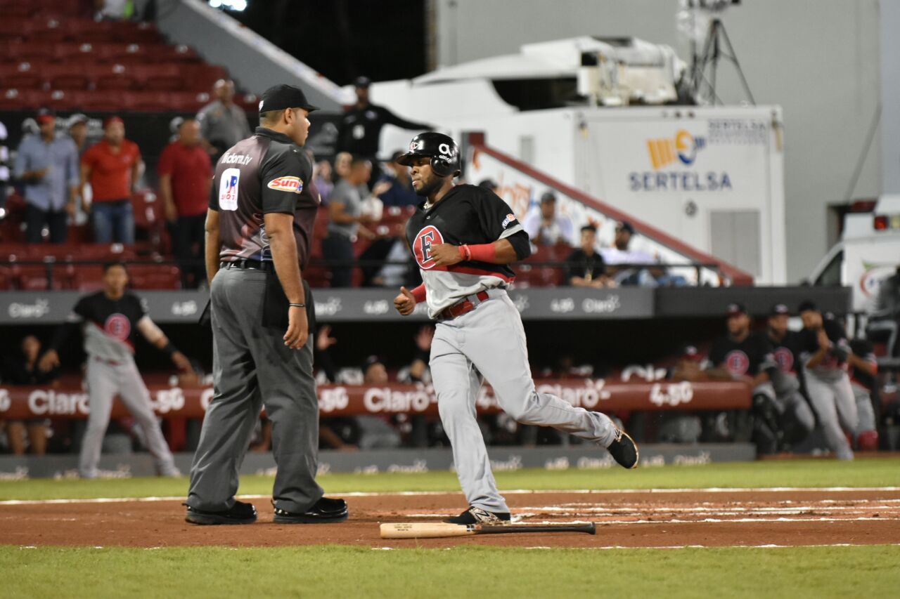 Leones vencen Gigantes en la semifinal beisbol de la República Dominicana 1 Leones vencen Gigantes