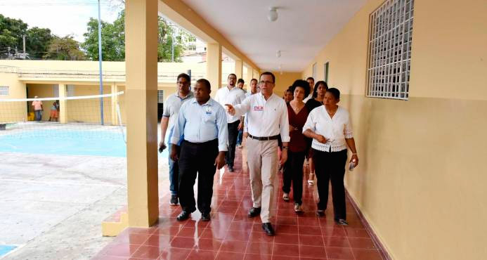 Ministro de Educación llama a acudir a clases mañana lunes 3 Ministro de Educación llama a acudir a clases mañana lunes