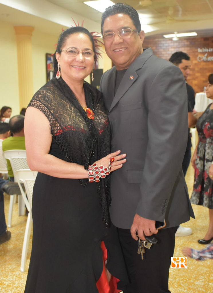 Yadira Rivas puso en circulación libro, Cuando soy… 28 Yadira Rivas libro Papo Fernandez