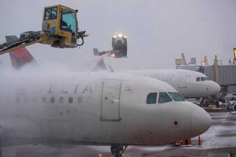 Más de 4,000 vuelos retrasados y 3,000 cancelados por una tormenta en EEUU 3 Más de 4,000 vuelos retrasados y 3,000 cancelados por una tormenta en EEUU