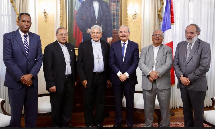 Presidente recibe en su despacho a dos jerarcas religiosos; hablan de “obras” 2 Jerarcas