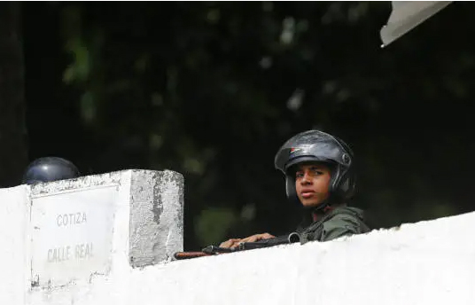 Resumen tras siete horas del llamado de Guaidó y Leopoldo López a tomar las calles 1 guardia 2
