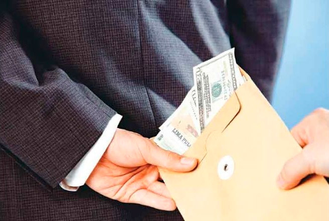 EU suspendería visado a quienes oferten sobornos para modificar la Constitución 1 Dollars FE