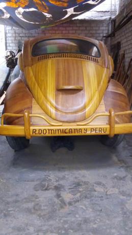 Dominicano en Perú construye carros de madera y pretende llegar a EEUU 1 carro madera