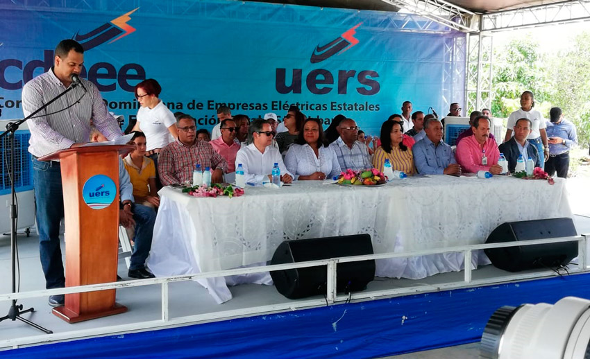 UERS invierte más de 45 millones, beneficia más de 800 comunitarios en Santiago Rodríguez 1 Inauguracion electrificacion Ingenitos mesa