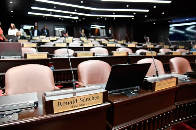 Choque frontal entre líderes del PLD erosiona control Congreso 1 Choque PLD erosiona congreso FE