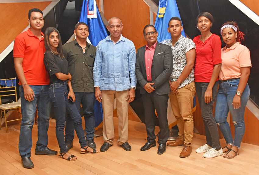 Miguel Poueriet diserta magistral conferencia en la UASD 2 Miguel Poueriet conferencia UASD interesados 3