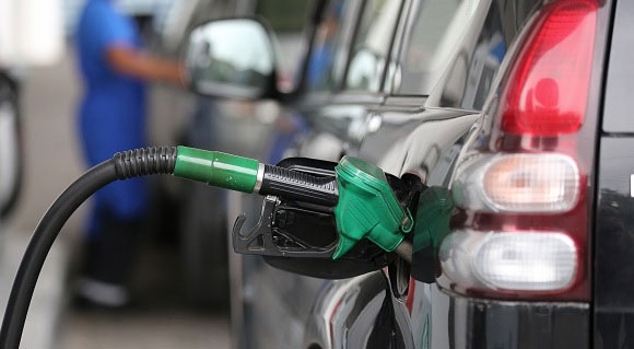 Bajan combustibles: RD$ 2.60 y RD$ 2.90 las gasolinas y 40 centavos GLP 2 Bajan combustibles: RD$ 2.60 y RD$ 2.90 las gasolinas y 40 centavos GLP
