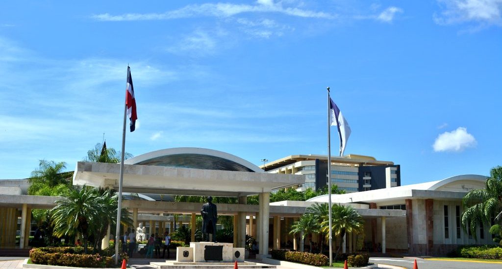 200 mil estudiantes RD seguirán con clases virtuales en la UASD 1 uasd