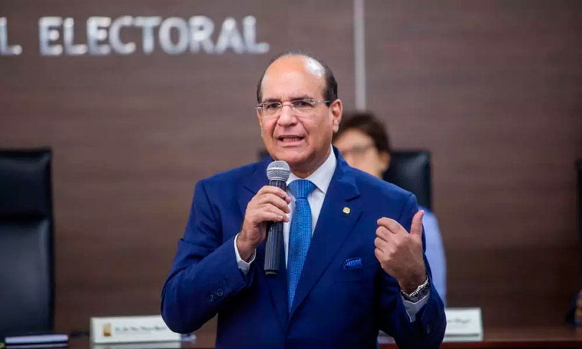 Avanzan gestiones con IFES para auditar sistema de voto automatizado 1 Julio Cesar Castaoos Guzman JCE FE