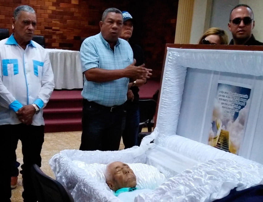 Sepultan Antonio Echavarría – Don Chava 1 Orlando Reyes Chava sepelio