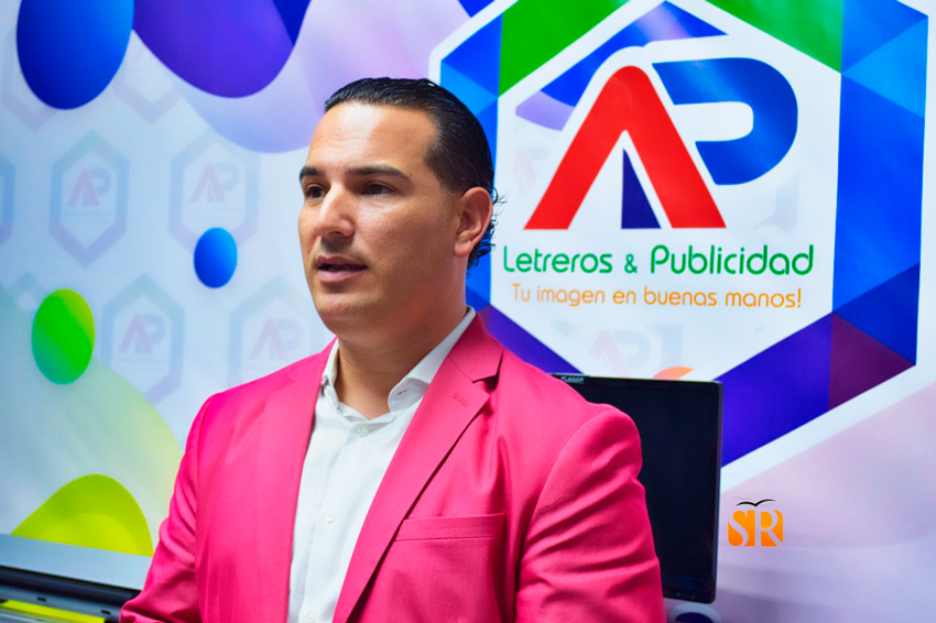 Empresario denuncia atropello del ayuntamiento con destrucción publicitaria 1 Adrian Rodriguez Gerente de AP Letreros