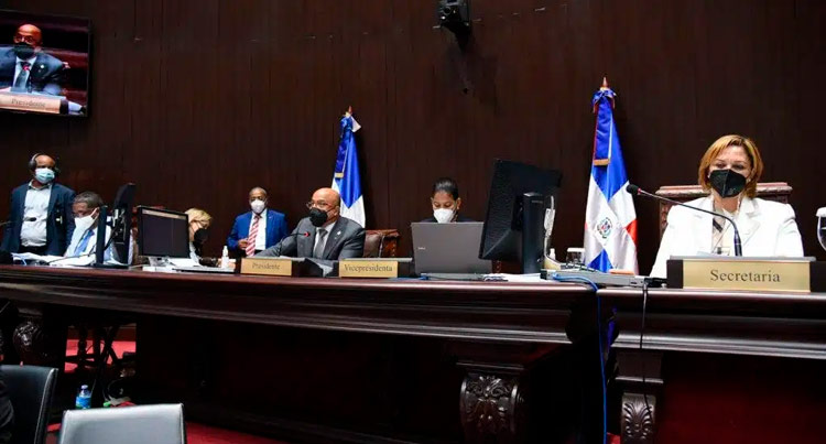 Diputados aprueban resolución para médicos recién graduados puedan hacer pasantías en escuelas 1 Diputados aprueban resolucion FE