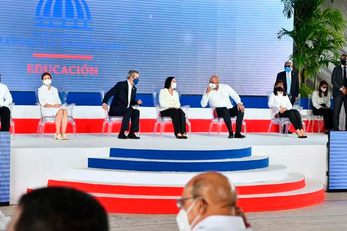 Fulcar dice que varios “amigos” le aconsejaron no iniciar el año escolar 1 Fulcar dice que varios “amigos” le aconsejaron no iniciar el año escolar