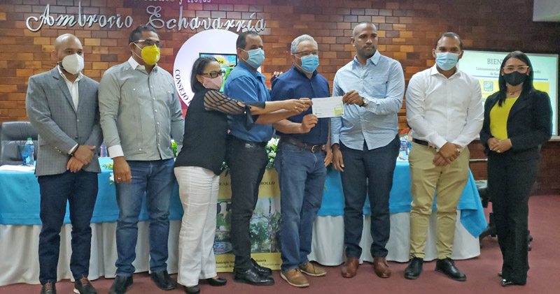Presentan Plan Municipal de Desarrollo (+vídeo) 4 Plan Municipal de Desarrollo Romeo cheque 4