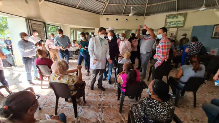Ministro de Salud Pública supervisa vacunaciones en Santiago y Moca 3 Ministro de Salud Pública supervisa vacunaciones en Santiago y Moca