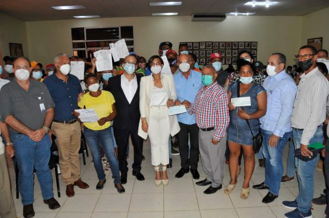 Gobierno entrega $21 millones a porcicultores M.Cristi y Dajabón 2 Gobierno entrega $21 millones a porcicultores M.Cristi y Dajabón