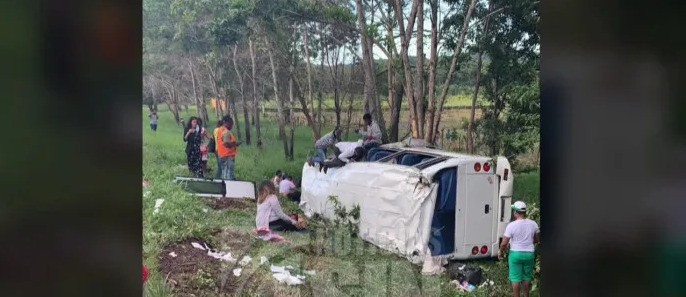 Un muerto y 16 heridos en accidente en la autopista Nordeste 1 Un muerto y 16 heridos en accidente en la autopista Nordeste