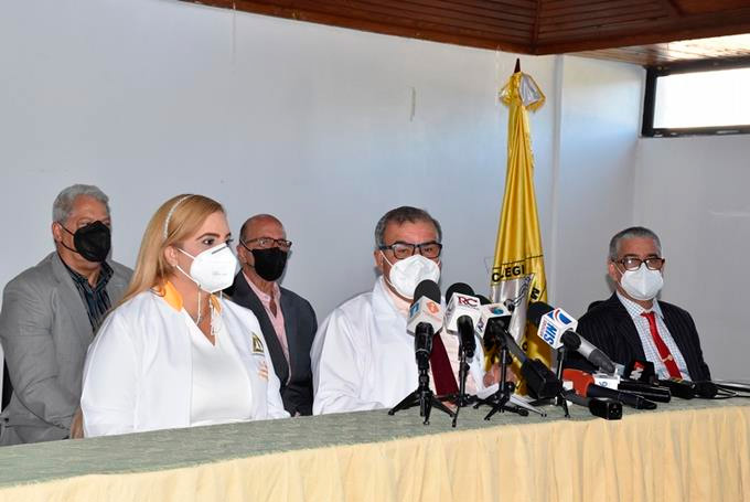 Senén Caba dice se está “chantajeando” a la población al pedirle una prueba de antígeno para determinar ómicron (video) 1 Dr Seben Caba FE