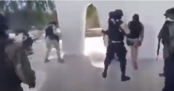 HAITI: Primer ministro Henry sale ileso de atentado; hubo un muerto 1 haiti atentado muerto FE