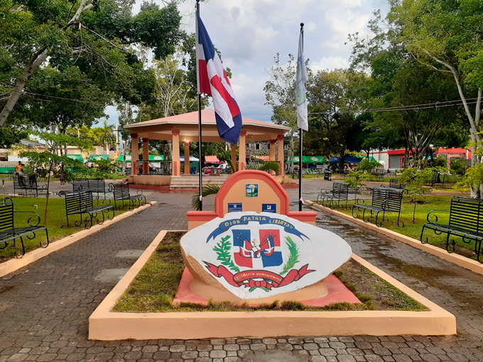 La piedra del parque don Juan Rosado Capellán 1 La piedra del parque don Juan Rosado Capellán