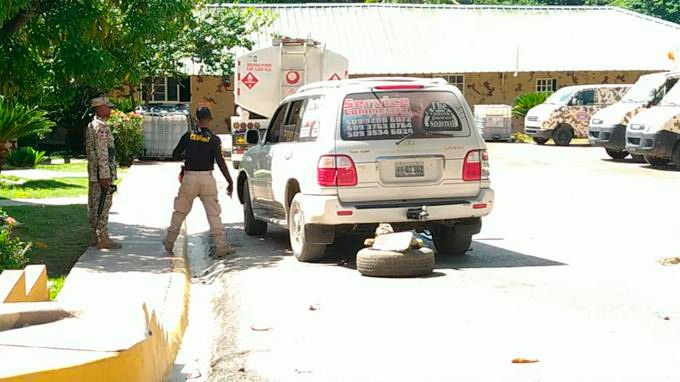 Detenidas 2 mujeres iban a Haití con gran cantidad de munición 1 Jeepeta militares FE