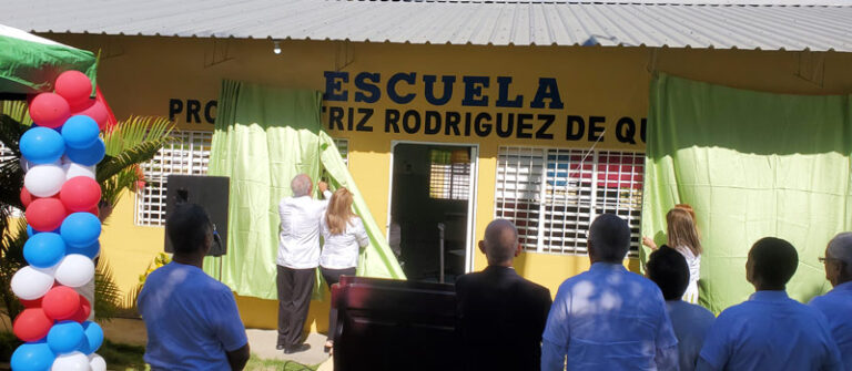 Escuela la Caobas ahora se llamará: escuela Beatriz Rodríguez de Quiñones - videos 1 Escuela la Caobas ahora se llamará: escuela Beatriz Rodríguez de Quiñones – videos