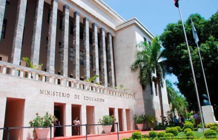 Desacuerdo entre ADP y el Minerd por la adecuación curricular 3 Desacuerdo entre ADP y el Minerd por la adecuación curricular
