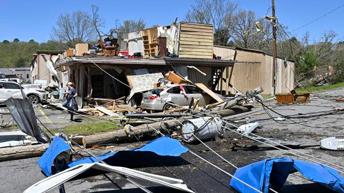 Aumentan 26 víctimas fatales de serie tornados en Estados Unidos 2 Aumentan 26 víctimas fatales de serie tornados en Estados Unidos