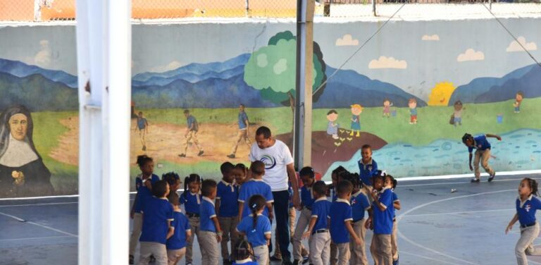 En las escuelas dominicanas hay 191,016 estudiantes extranjeros, de los que 173,416 son haitianos 3 En las escuelas dominicanas hay 191,016 estudiantes extranjeros, de los que 173,416 son haitianos
