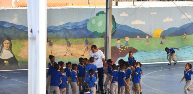 En las escuelas dominicanas hay 191,016 estudiantes extranjeros, de los que 173,416 son haitianos 1 escuela e1699397380969
