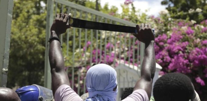 La violencia callejera deja ya casi 4,000 muertos y 1,800 secuestros en Haití este año 1 haiti 2 e1701210727701