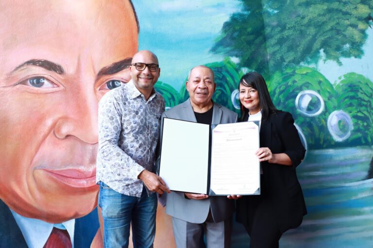 SANTIAGO: Rinden homenaje al popular bolerista Camboy Estévez 4 SANTIAGO: Rinden homenaje al popular bolerista Camboy Estévez