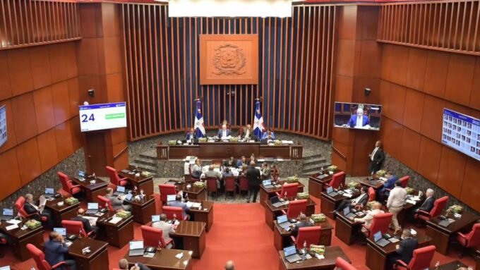 ¿Es ilegal que los legisladores vendan sus exoneraciones para importar vehículos? 1 legisladores e1732637711620