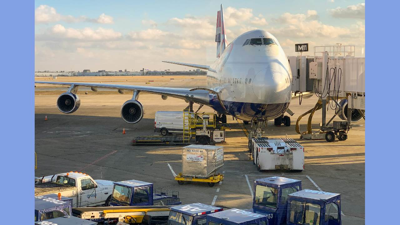 Avión se estrella cerca del aeropuerto de Louisville y provoca incendio y heridos 1 Avion carga f